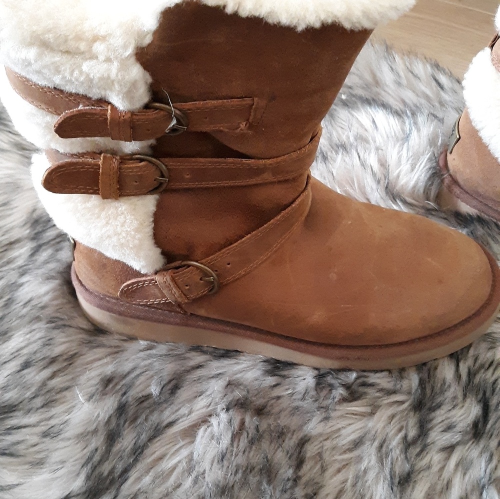 Uggs - Picture 3 of 3